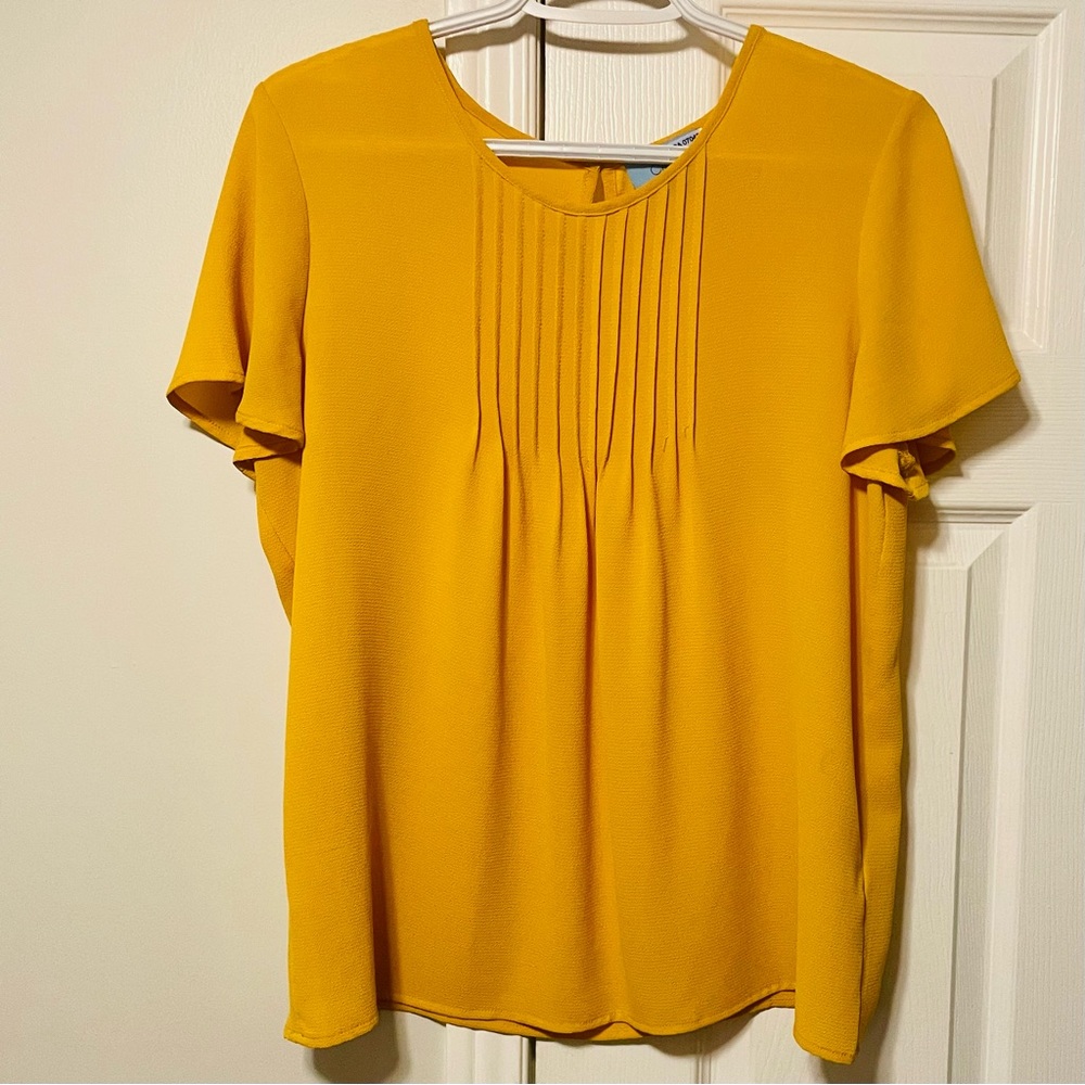 Cece Beautiful Women's Yellow Pleated Short Sleeve Blouse
